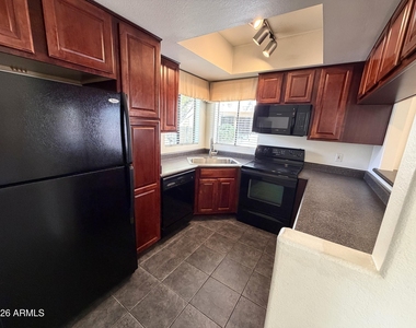 7008 E Gold Dust Avenue - Photo Thumbnail 20