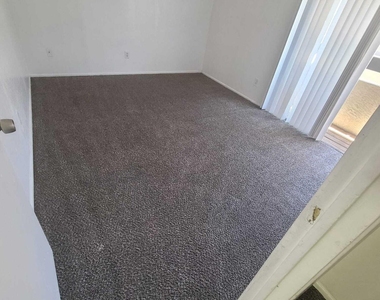 2674 N 43rd Avenue - Photo Thumbnail 8