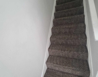 2674 N 43rd Avenue - Photo Thumbnail 6