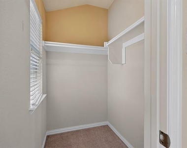 8712 San Bernard Street - Photo Thumbnail 32