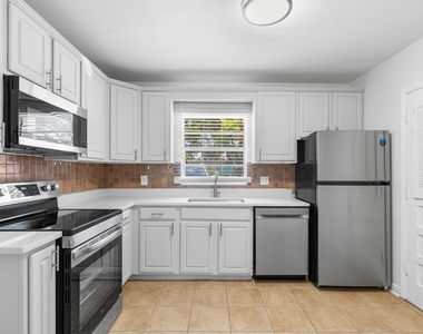 10693 N Military Trail - Photo Thumbnail 8
