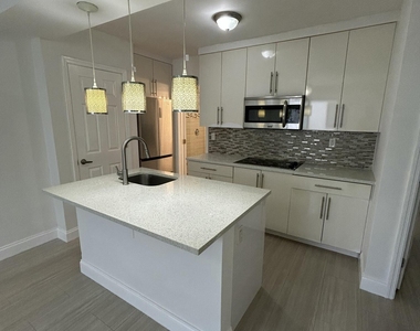 914 Ne 15th Avenue - Photo Thumbnail 2