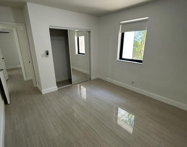 914 Ne 15th Avenue - Photo Thumbnail 8