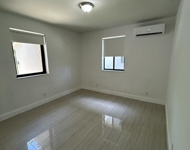 914 Ne 15th Avenue - Photo Thumbnail 7