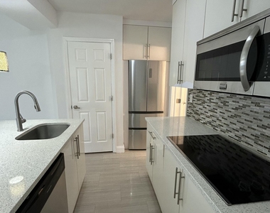 914 Ne 15th Avenue - Photo Thumbnail 4