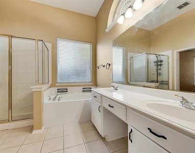 11520 Bermuda Way - Photo Thumbnail 9