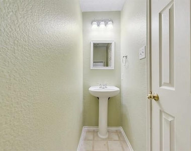 11520 Bermuda Way - Photo Thumbnail 7