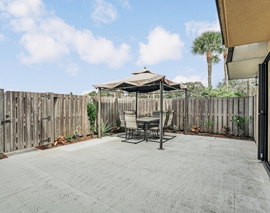 2439 24th Way - Photo Thumbnail 4