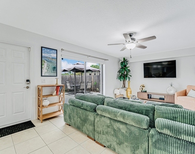 2439 24th Way - Photo Thumbnail 6