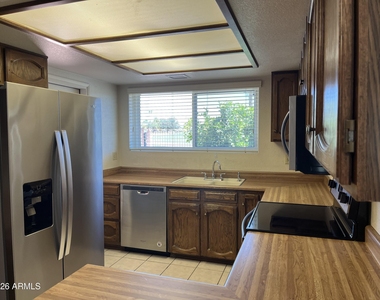 10624 W Griswold Road - Photo Thumbnail 8