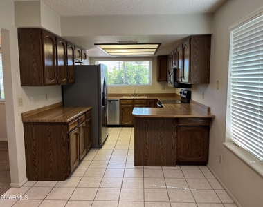 10624 W Griswold Road - Photo Thumbnail 7