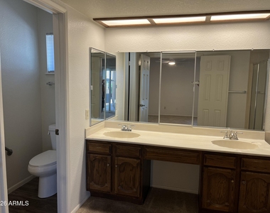 10624 W Griswold Road - Photo Thumbnail 13
