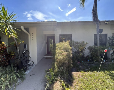 3054 S Oakland Forest Drive - Photo Thumbnail 12