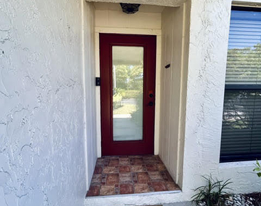 3054 S Oakland Forest Drive - Photo Thumbnail 13
