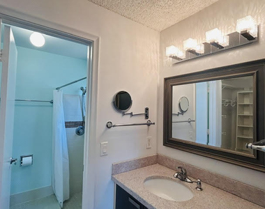 3054 S Oakland Forest Drive - Photo Thumbnail 18