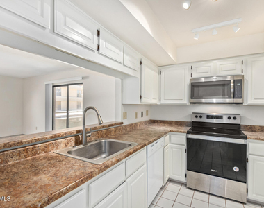 5136 N 31st Place - Photo Thumbnail 12