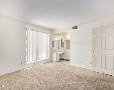 5136 N 31st Place - Photo Thumbnail 16