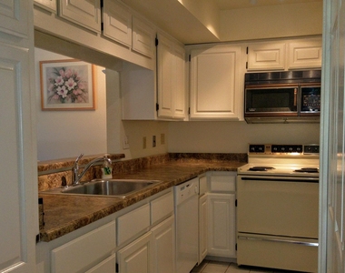 5136 N 31st Place - Photo Thumbnail 2