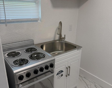 160 Se 15th Avenue - Photo Thumbnail 6