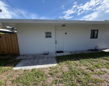160 Se 15th Avenue - Photo Thumbnail 3