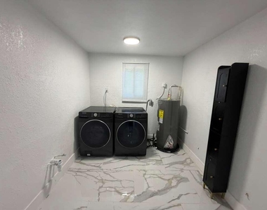 160 Se 15th Avenue - Photo Thumbnail 2