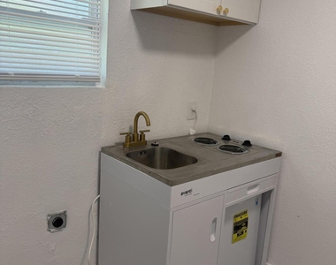 160 Se 15th Avenue - Photo Thumbnail 4