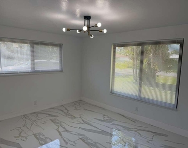 160 Se 15th Avenue - Photo Thumbnail 8