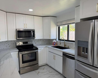 160 Se 15th Avenue - Photo Thumbnail 1