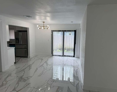 160 Se 15th Avenue - Photo Thumbnail 9