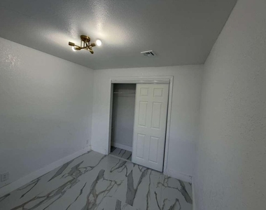 160 Se 15th Avenue - Photo Thumbnail 4
