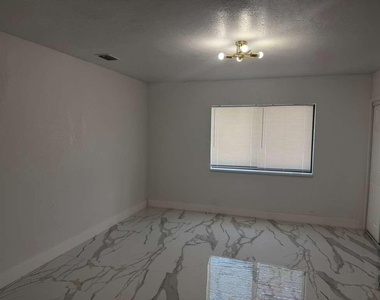 160 Se 15th Avenue - Photo Thumbnail 10