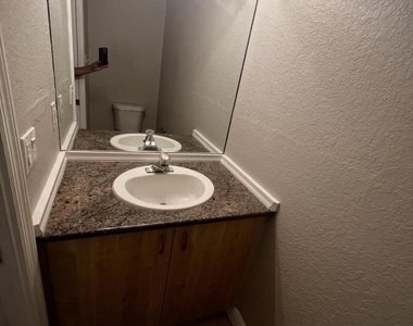 3456 Nw 99th Way - Photo Thumbnail 4