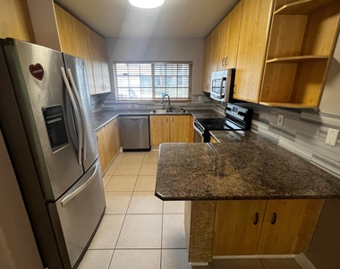3456 Nw 99th Way - Photo Thumbnail 3