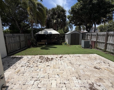 806 Nw 41st Court - Photo Thumbnail 10