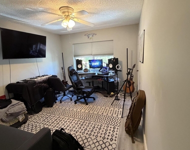 806 Nw 41st Court - Photo Thumbnail 24