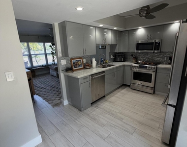 806 Nw 41st Court - Photo Thumbnail 13