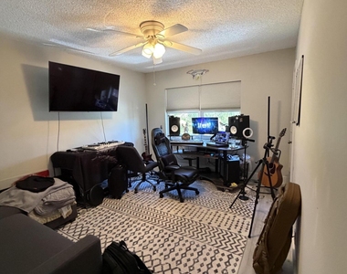 806 Nw 41st Court - Photo Thumbnail 21