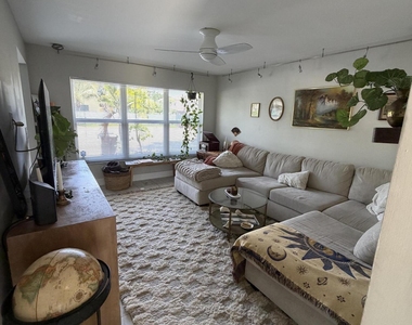 806 Nw 41st Court - Photo Thumbnail 4