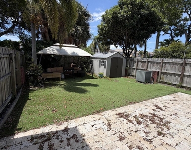 806 Nw 41st Court - Photo Thumbnail 8
