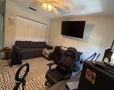 806 Nw 41st Court - Photo Thumbnail 23