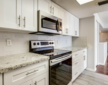 100 Crestwood Court N - Photo Thumbnail 4