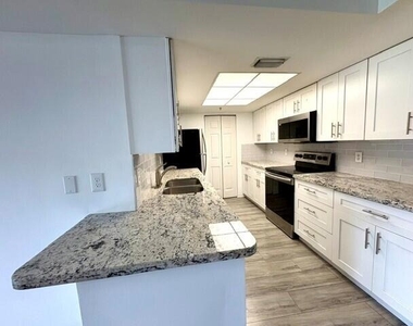 100 Crestwood Court N - Photo Thumbnail 9
