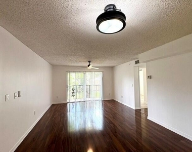 100 Crestwood Court N - Photo Thumbnail 23