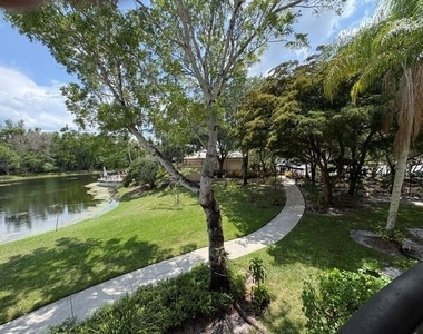 100 Crestwood Court N - Photo Thumbnail 45