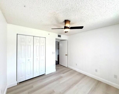 100 Crestwood Court N - Photo Thumbnail 30