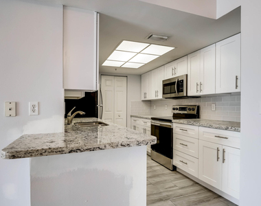 100 Crestwood Court N - Photo Thumbnail 2