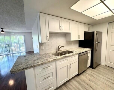 100 Crestwood Court N - Photo Thumbnail 10