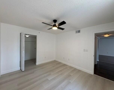 100 Crestwood Court N - Photo Thumbnail 33