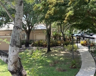 100 Crestwood Court N - Photo Thumbnail 46