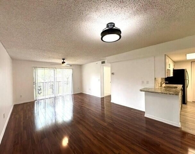 100 Crestwood Court N - Photo Thumbnail 22